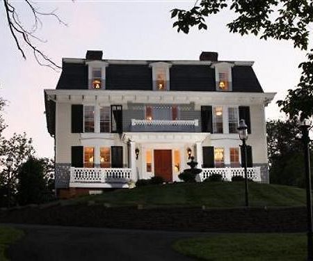 Chestnut Hill Bed & Breakfast Orange Exterior photo